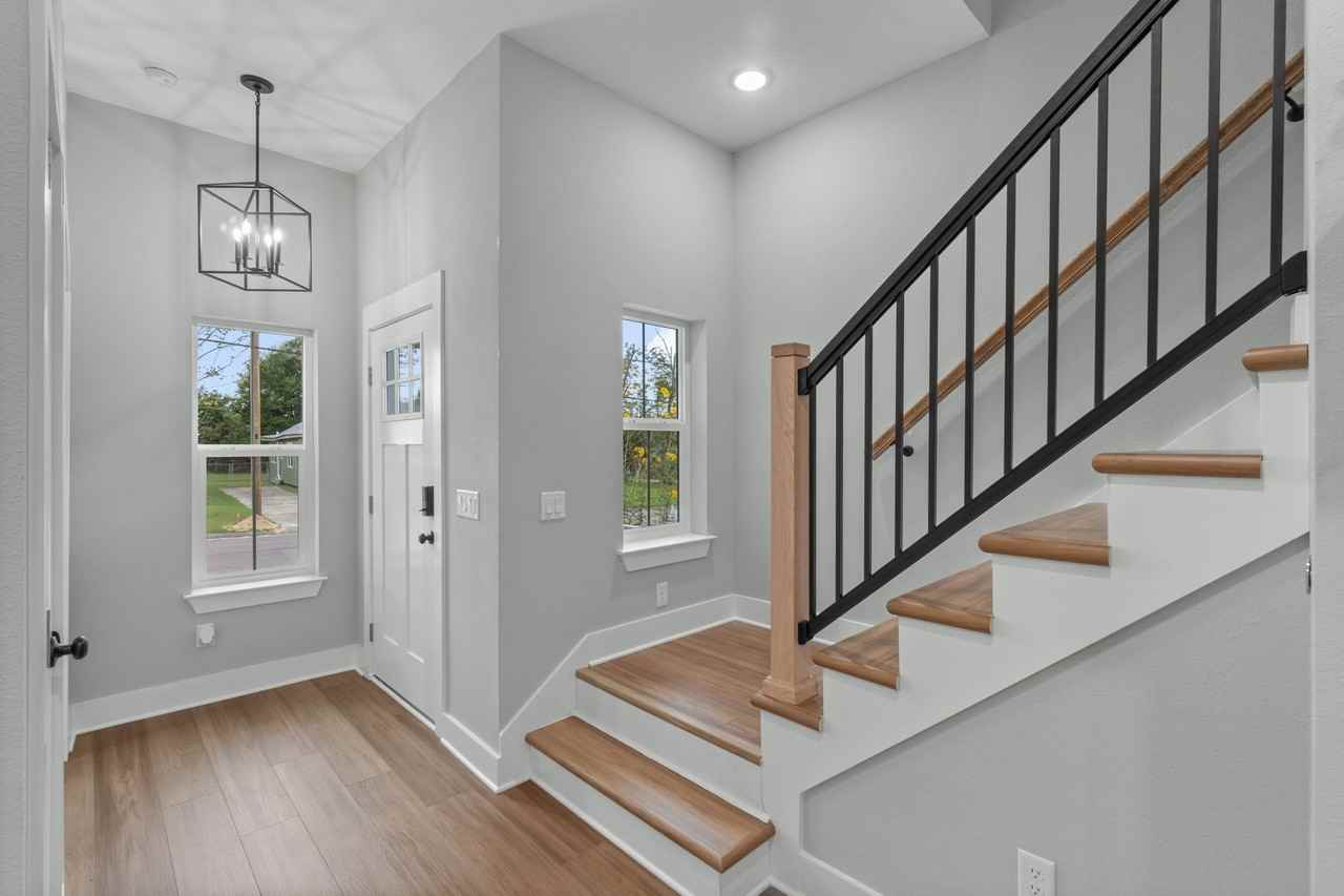 706 N F St - Photo 2 of 20