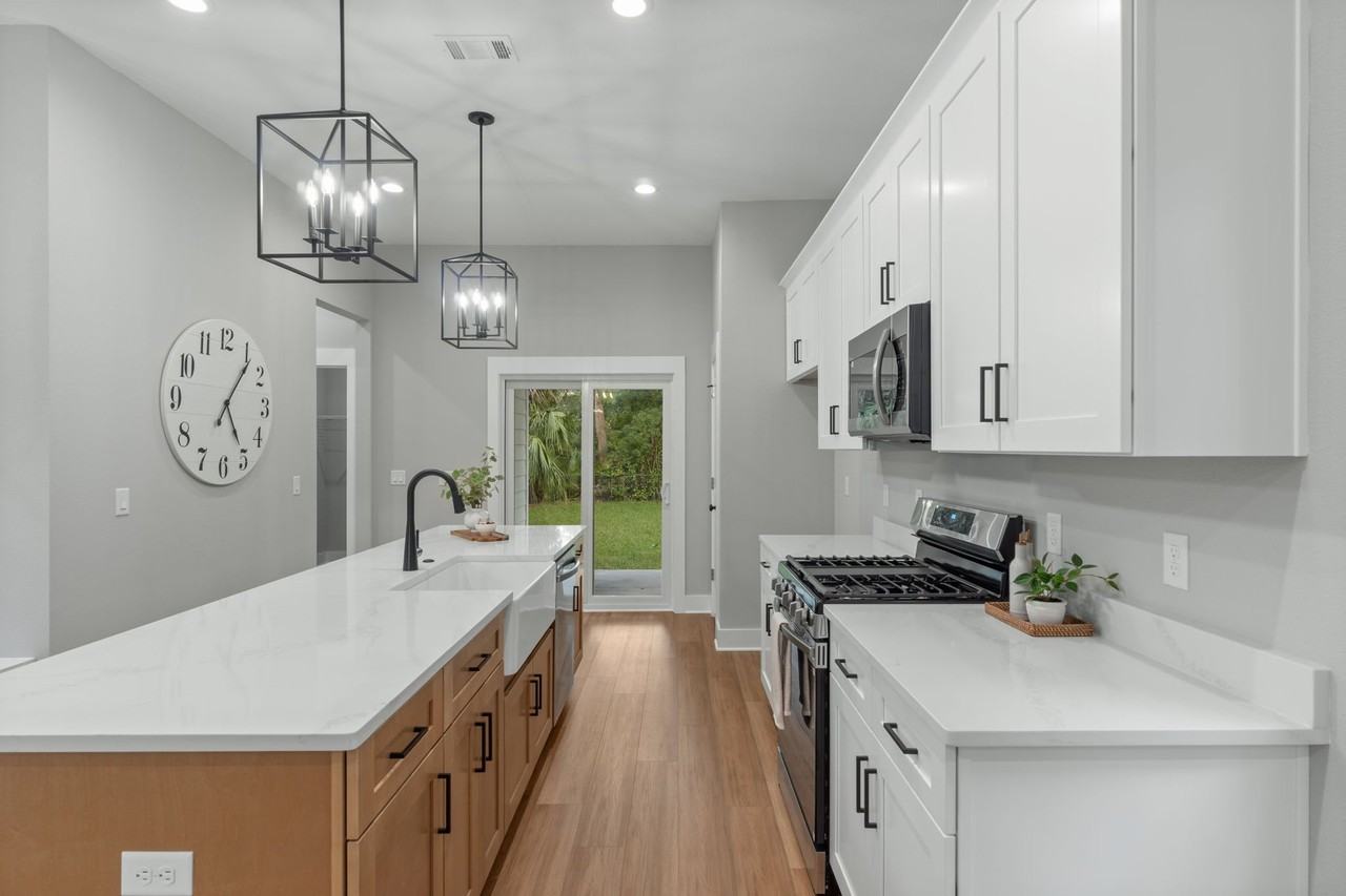 706 N F St - Photo 5 of 20