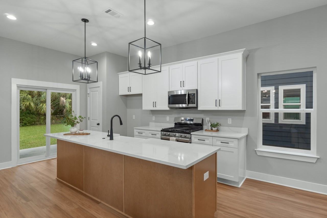 706 N F St - Photo 6 of 20