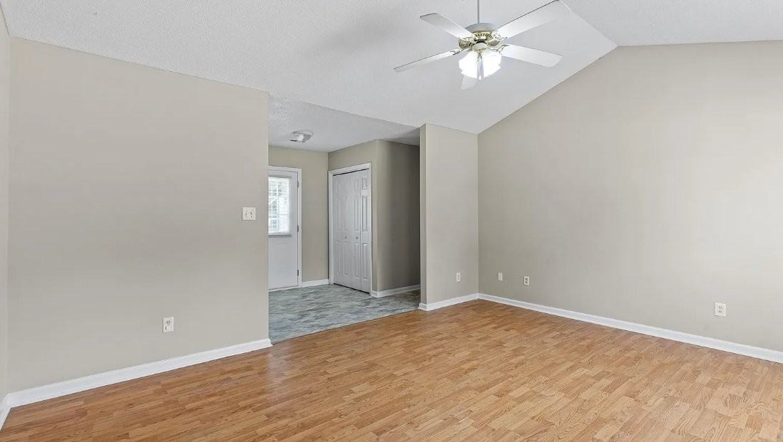 122 Settlers Cir - Photo 2 of 20