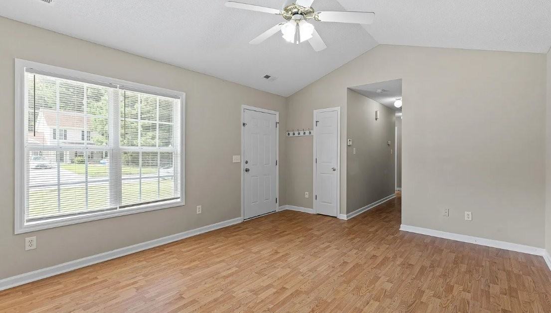 122 Settlers Cir - Photo 3 of 20