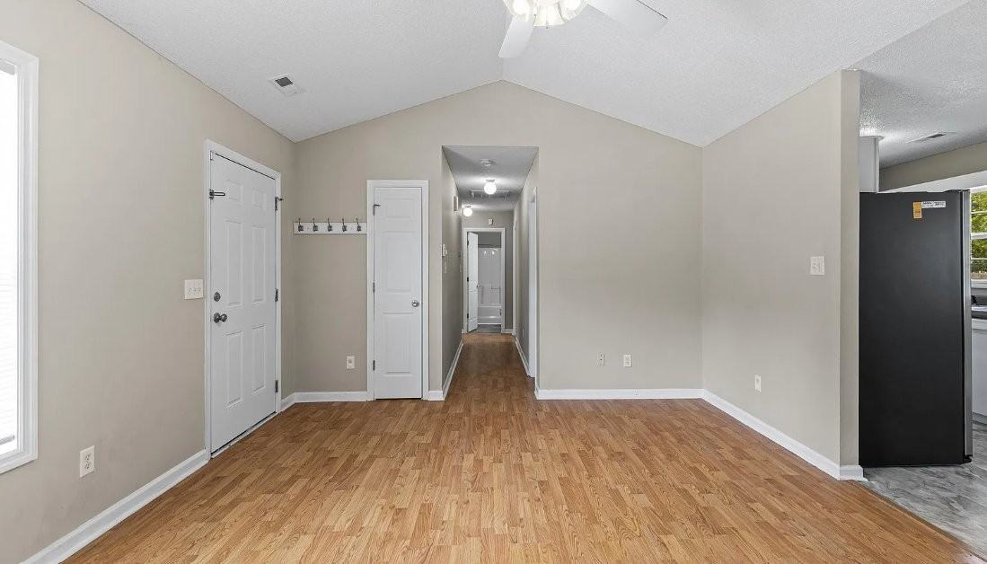 122 Settlers Cir - Photo 4 of 20