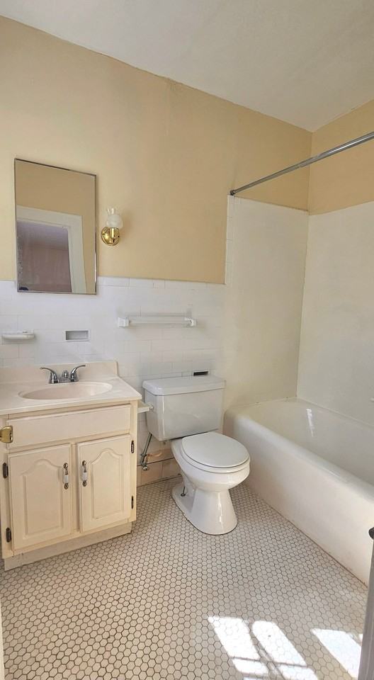 1499 Ella T Grasso Blvd #B5 - Photo 6 of 7