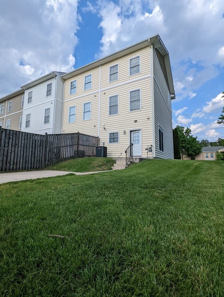 3221 Stanton Rd Se - Photo 4 of 10