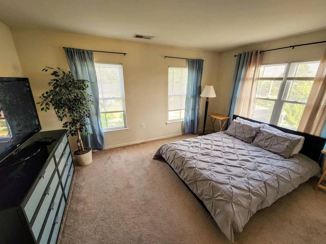 3221 Stanton Rd Se - Photo 5 of 10