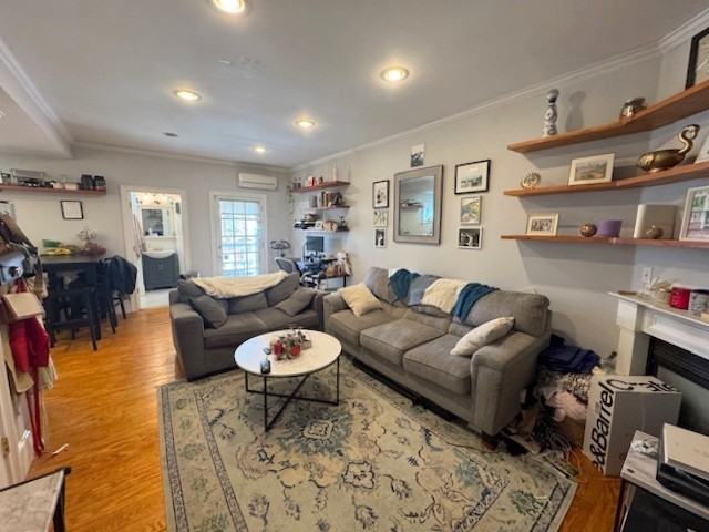 137 M St #2 - Photo 3 of 15