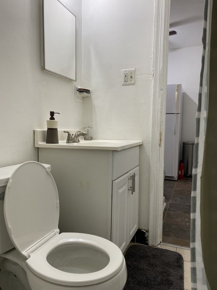 628 19th St Ne #1 - Photo 6 of 8