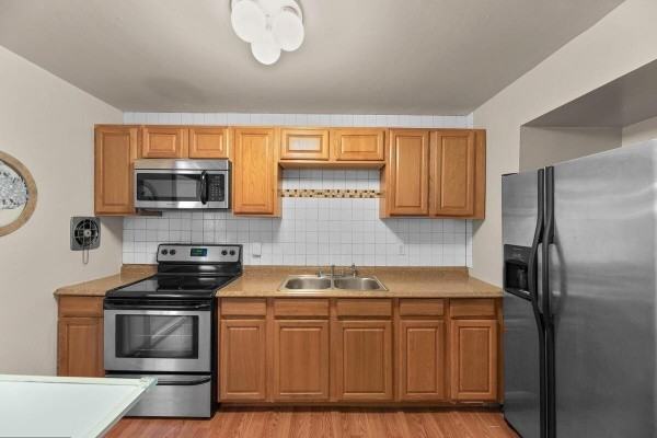 670 Queensgate Rd #NA - Photo 4 of 25