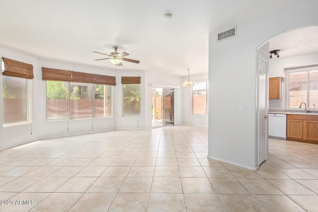 3316 E Tierra Buena Ln - Photo 5 of 39