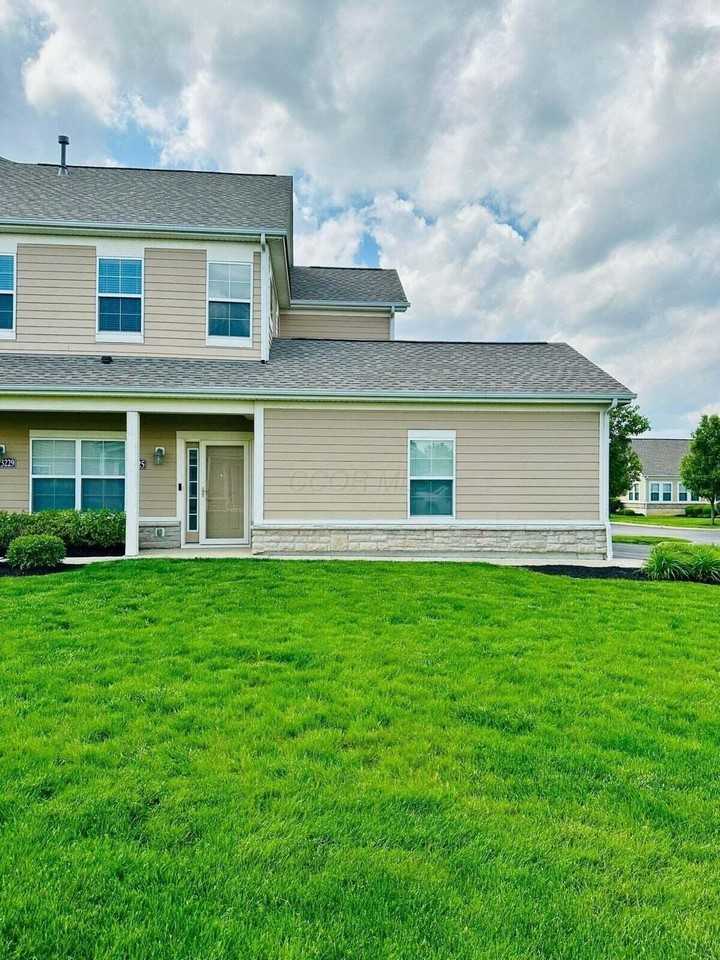 3225 Rossmore Cir - Photo 2 of 37