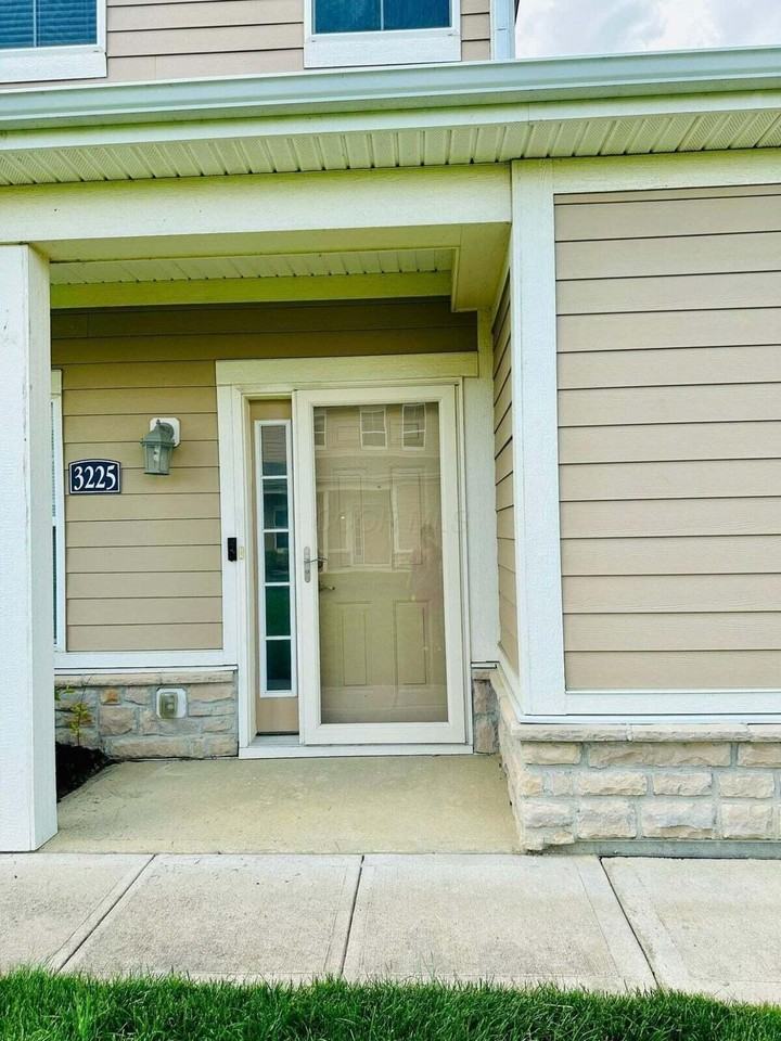 3225 Rossmore Cir - Photo 3 of 37