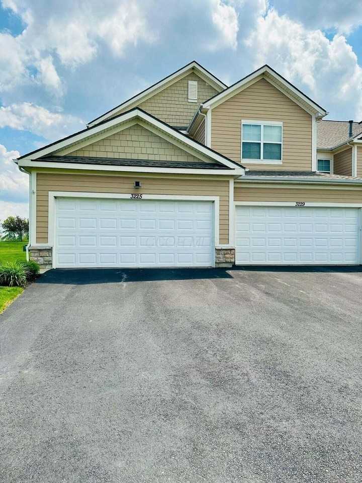 3225 Rossmore Cir - Photo 4 of 37