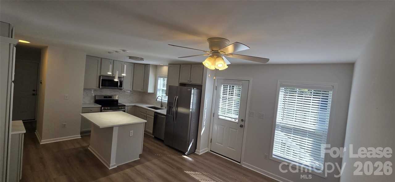 1912 Baxter St - Photo 3 of 11