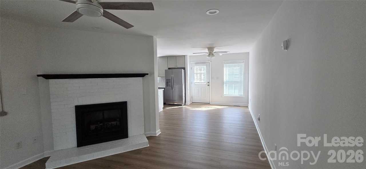 1912 Baxter St - Photo 5 of 11