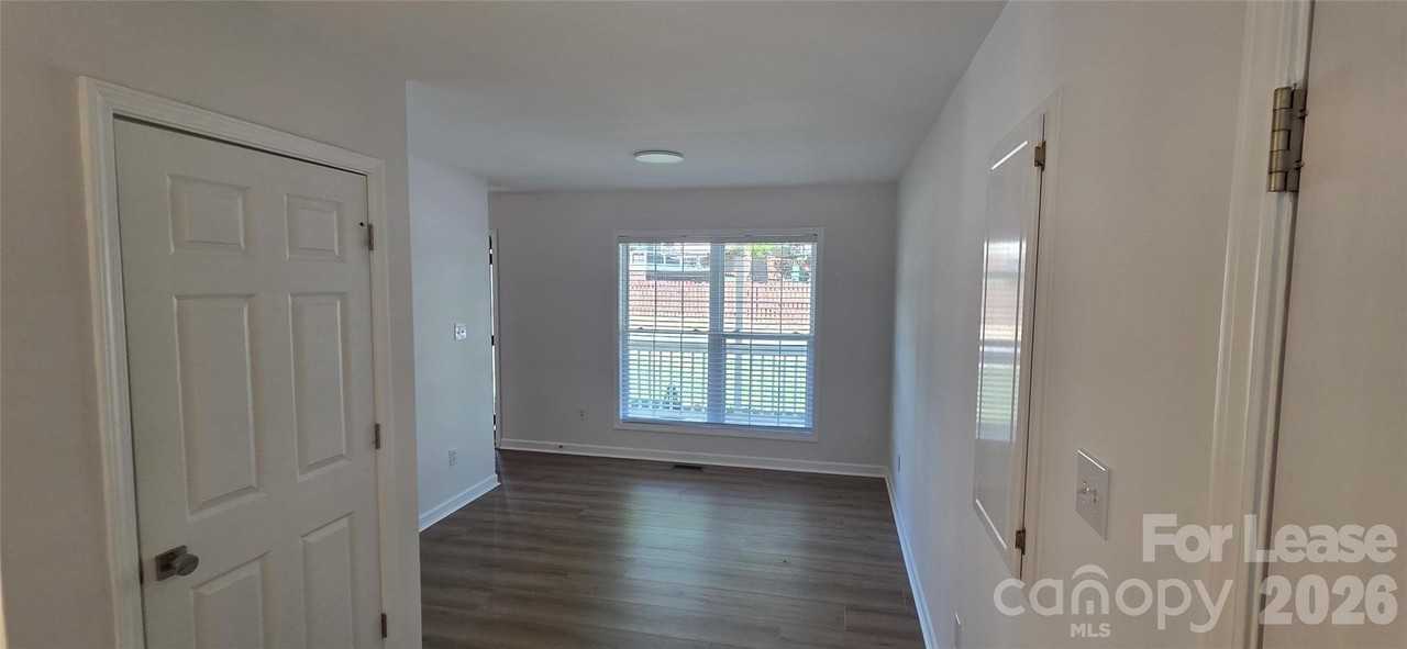 1912 Baxter St - Photo 7 of 11
