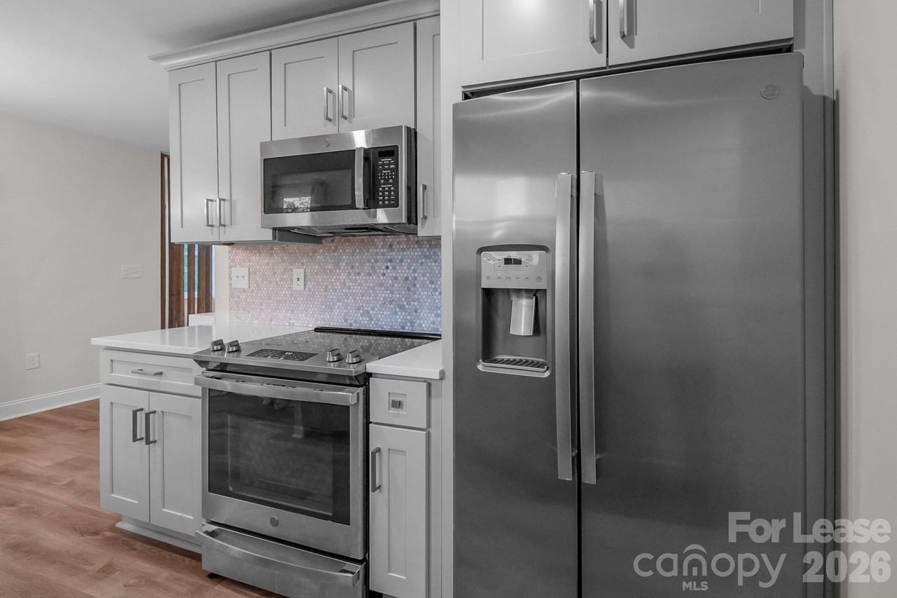 812 E 18th St - Photo 3 of 37