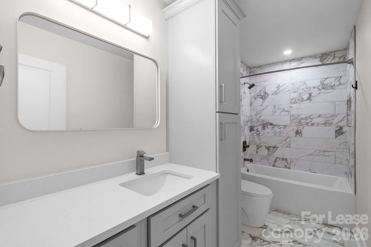 812 E 18th St - Photo 5 of 37