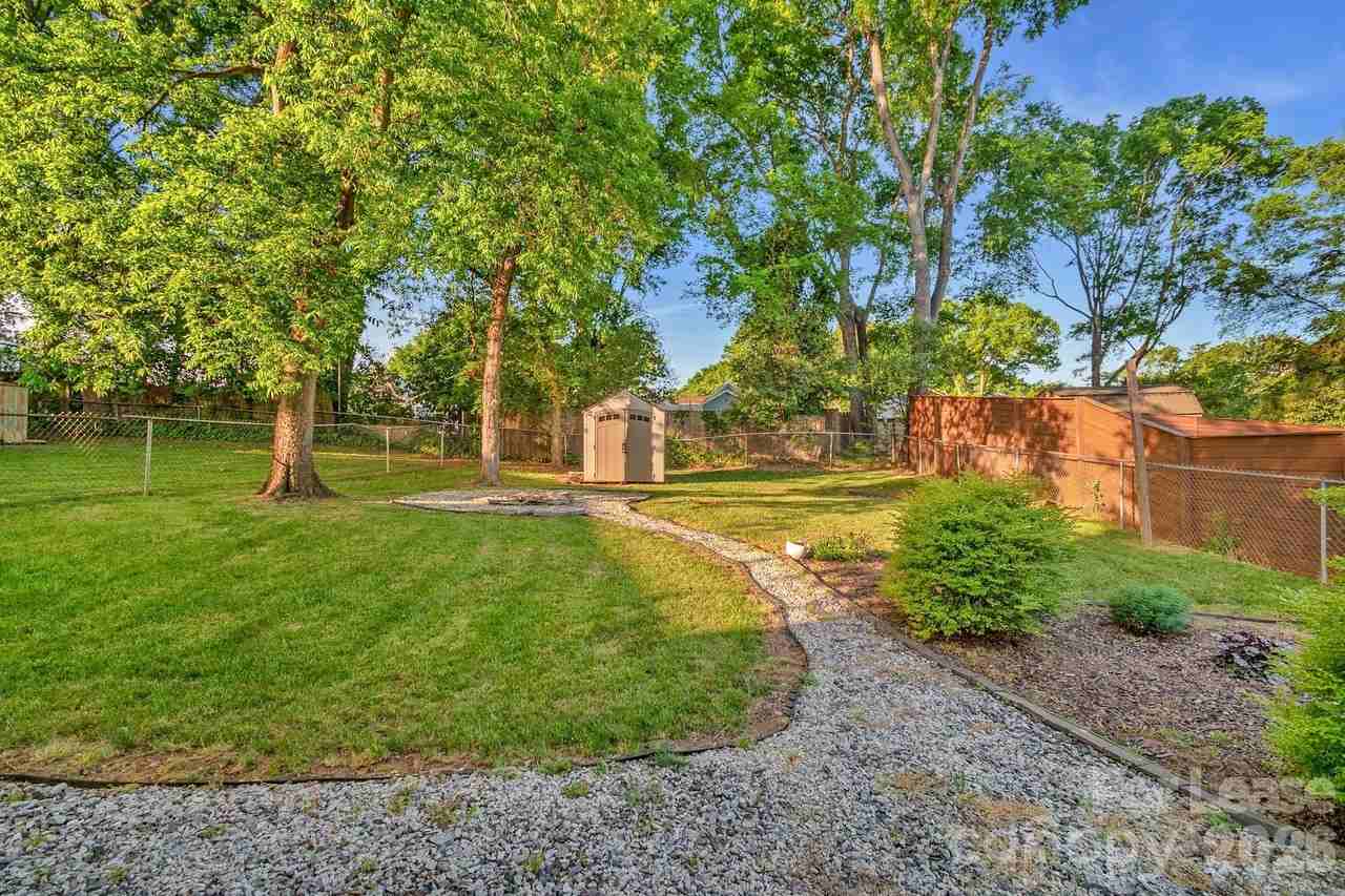 812 E 18th St - Photo 6 of 37