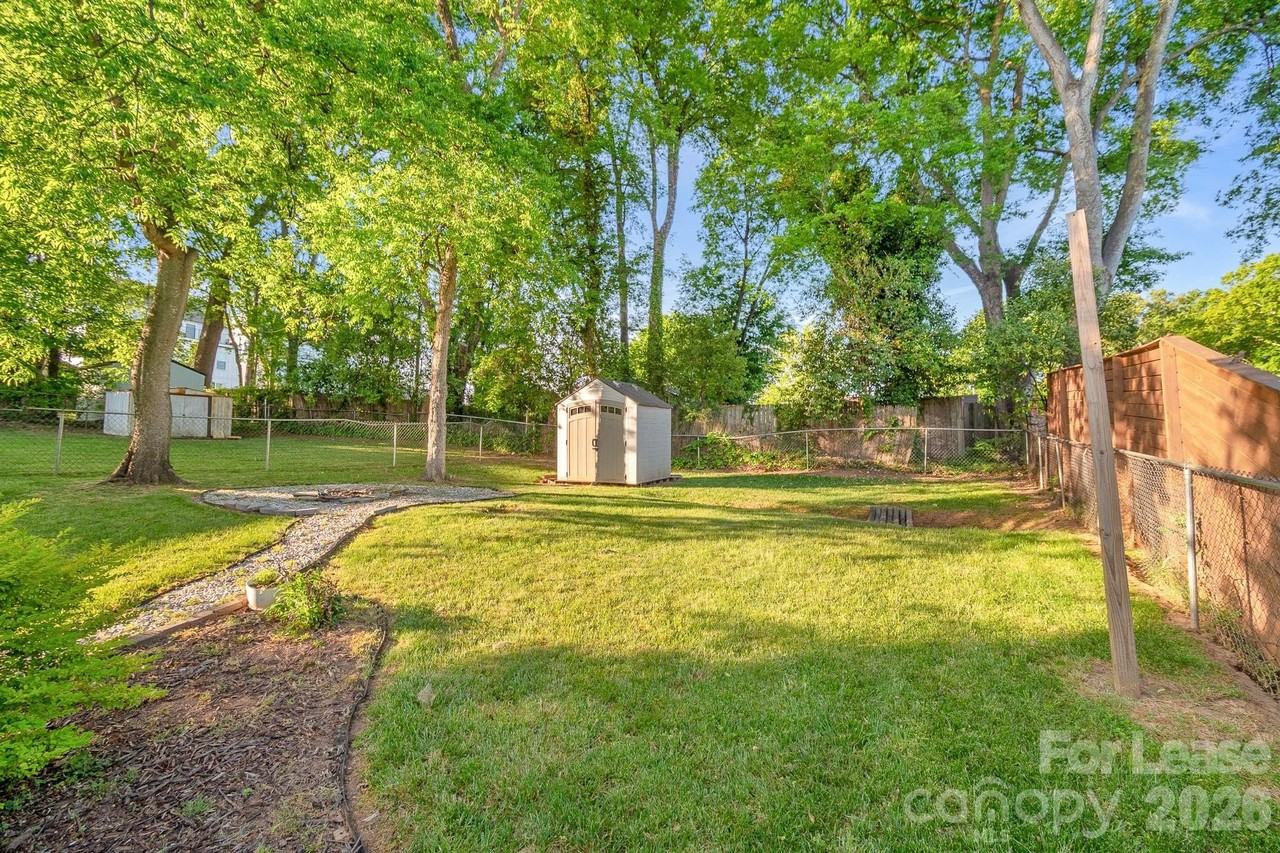 812 E 18th St - Photo 7 of 37