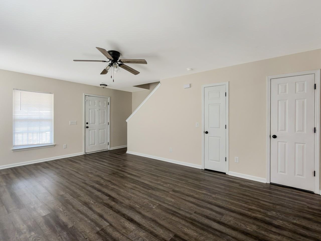 240 Border Rd - Photo 4 of 27