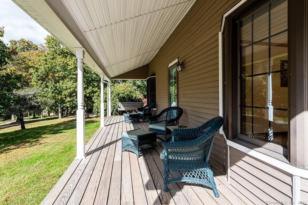 131 Hemlock Dr - Photo 4 of 40