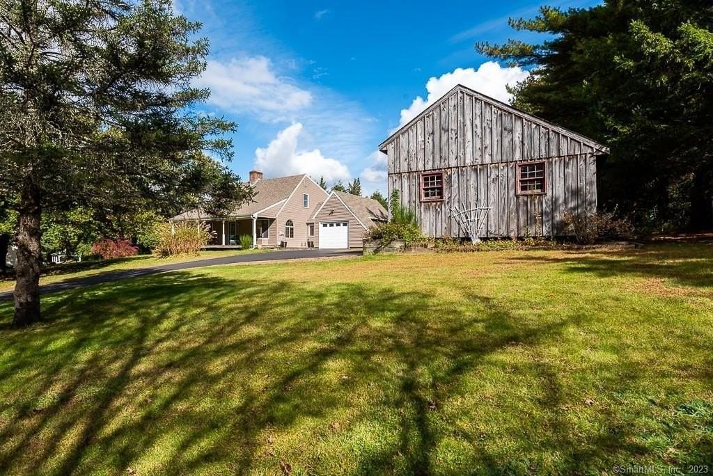 131 Hemlock Dr - Photo 5 of 40