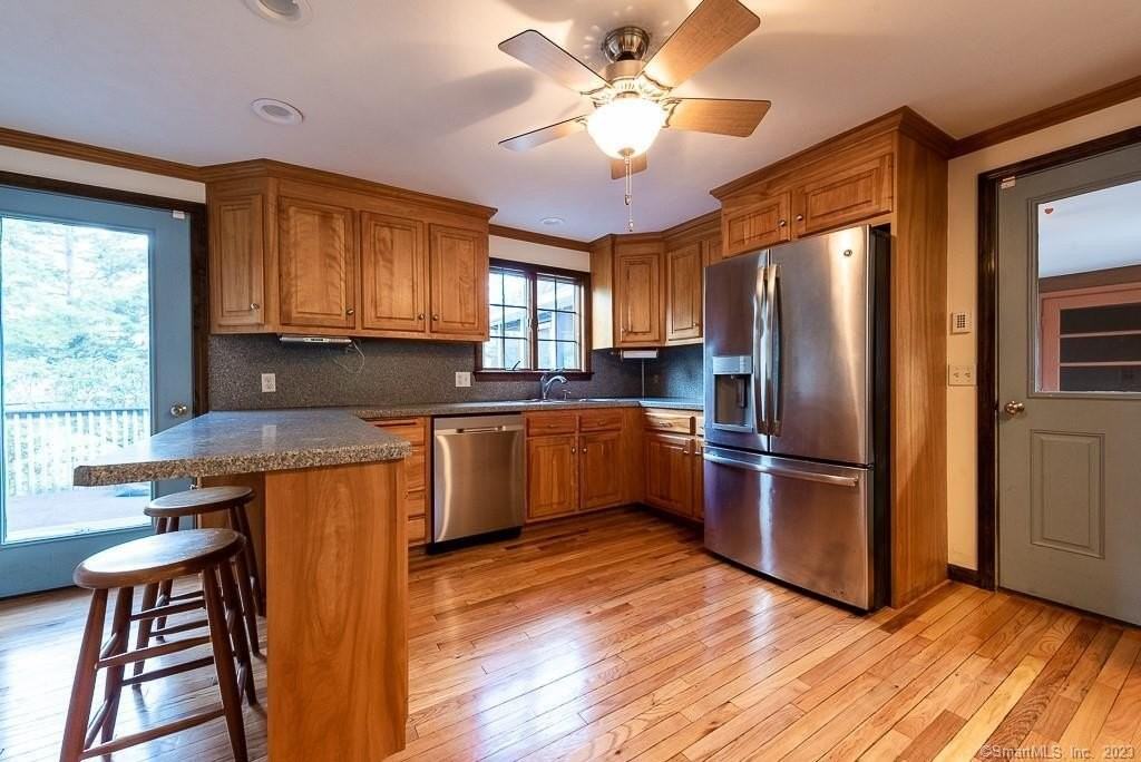 131 Hemlock Dr - Photo 6 of 40