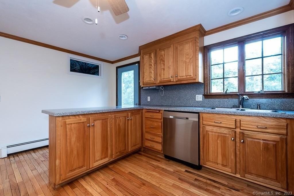 131 Hemlock Dr - Photo 7 of 40