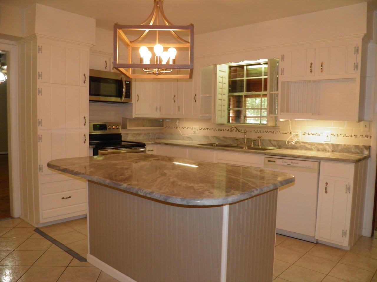 212 Priscilla Dr - Photo 2 of 50