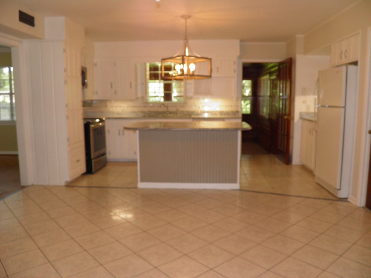 212 Priscilla Dr - Photo 3 of 50