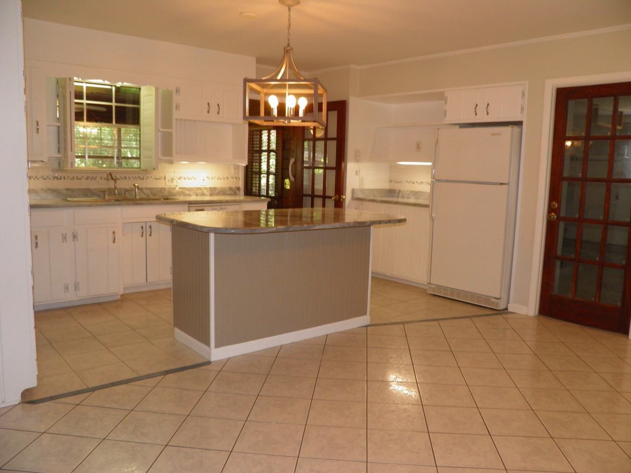 212 Priscilla Dr - Photo 5 of 50