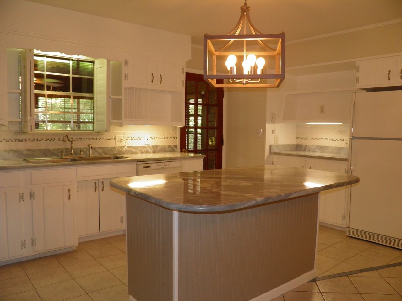 212 Priscilla Dr - Photo 6 of 50