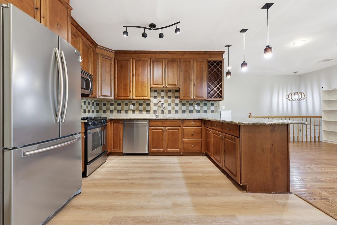 215 Saint Michaels Walk - Photo 2 of 26