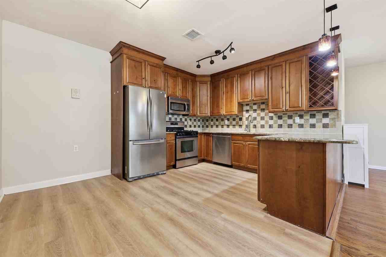 215 Saint Michaels Walk - Photo 3 of 26