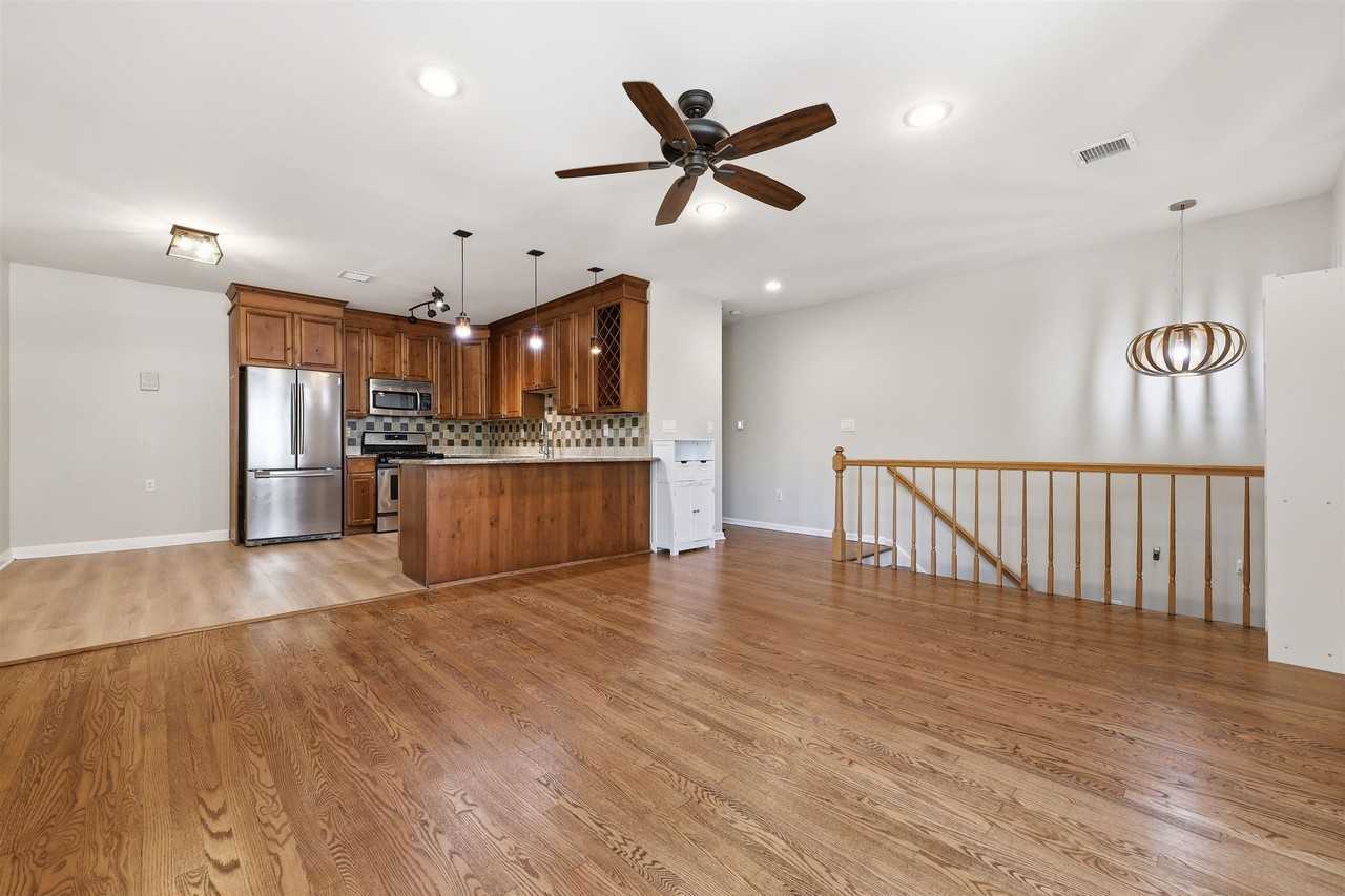 215 Saint Michaels Walk - Photo 4 of 26