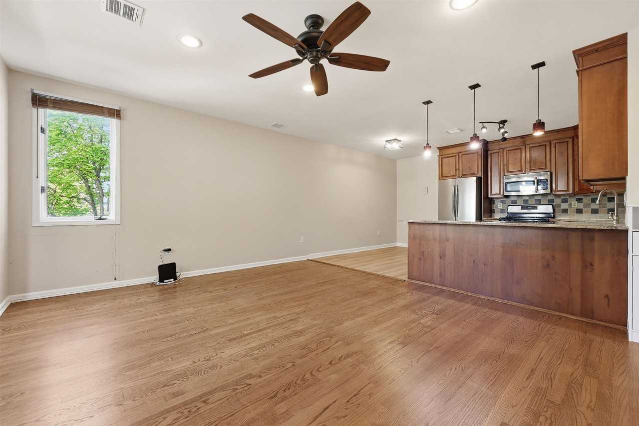 215 Saint Michaels Walk - Photo 5 of 26