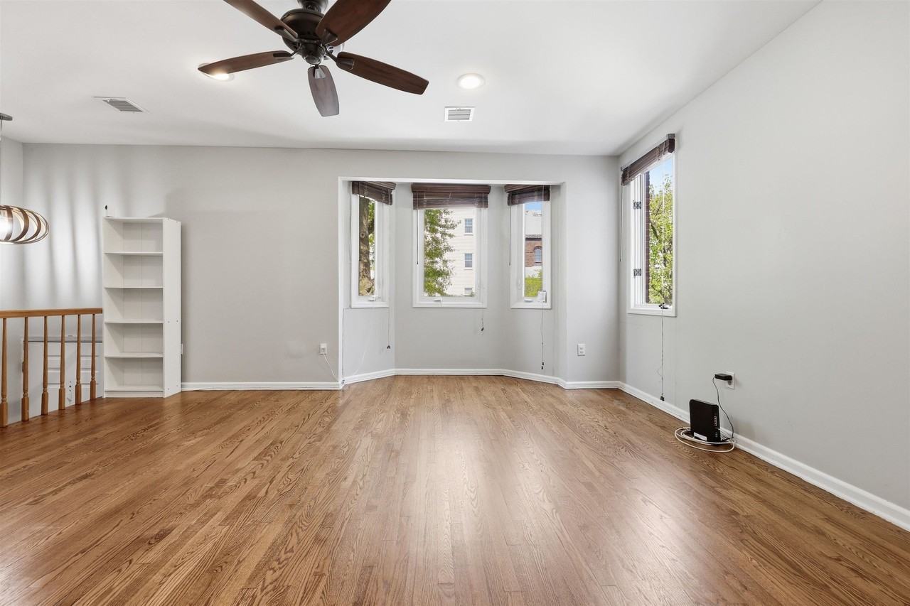 215 Saint Michaels Walk - Photo 7 of 26