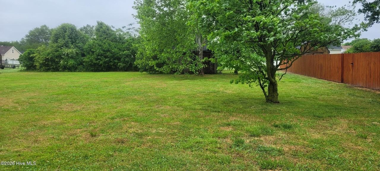 221 Joanna Dr - Photo 2 of 16