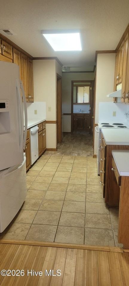 221 Joanna Dr - Photo 7 of 16