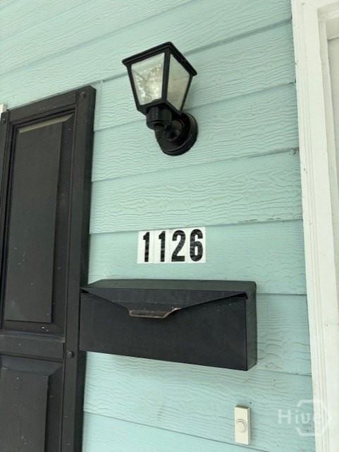 1126 Collins St - Photo 2 of 32