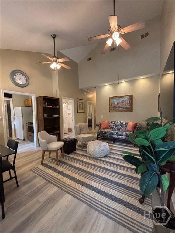 1126 Collins St - Photo 4 of 32