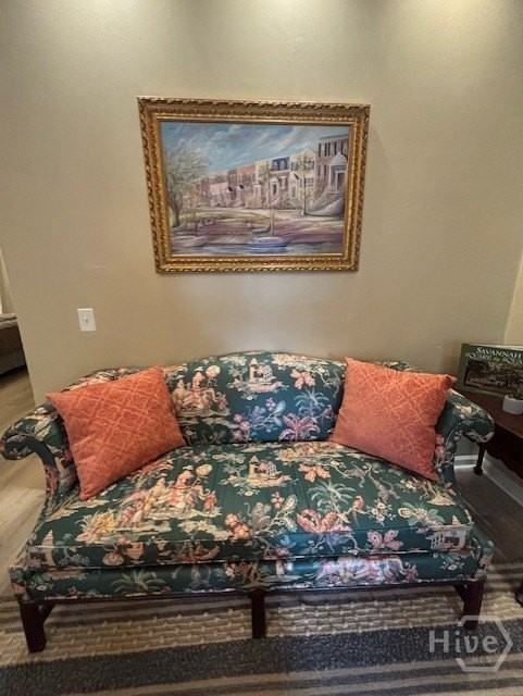 1126 Collins St - Photo 5 of 32