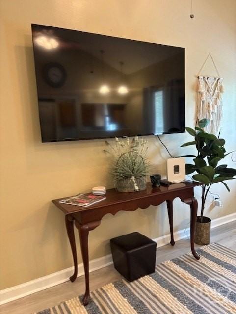 1126 Collins St - Photo 6 of 32