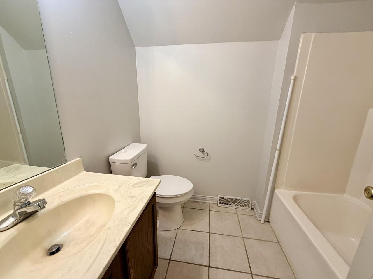 1150 Horsemans Ln #7 - Photo 5 of 13