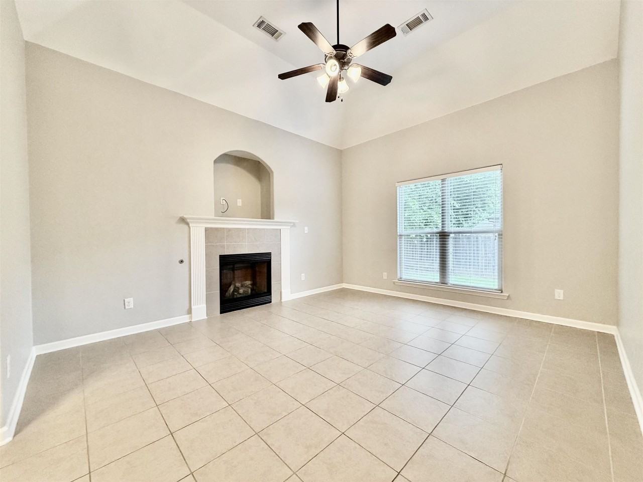 134 Tanner Ln - Photo 4 of 8