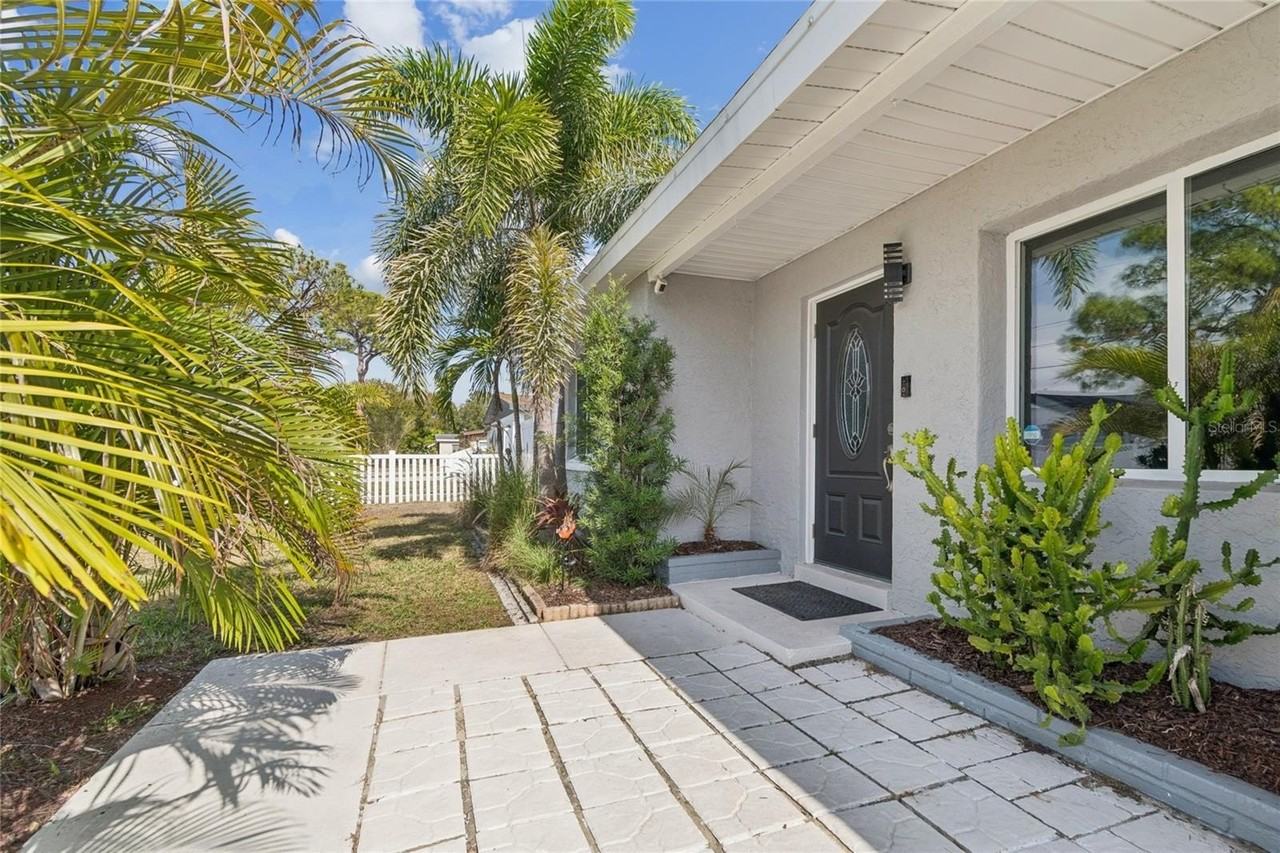 7631 18th Way N - Photo 3 of 18