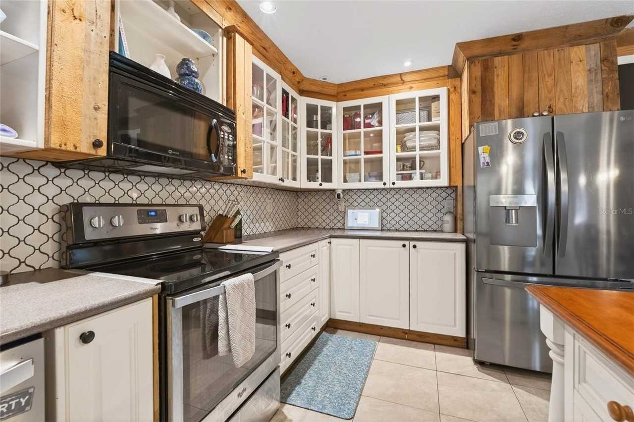 2817 Witley Ave - Photo 4 of 38