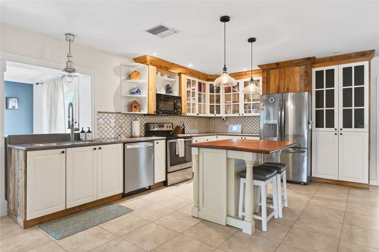 2817 Witley Ave - Photo 7 of 38