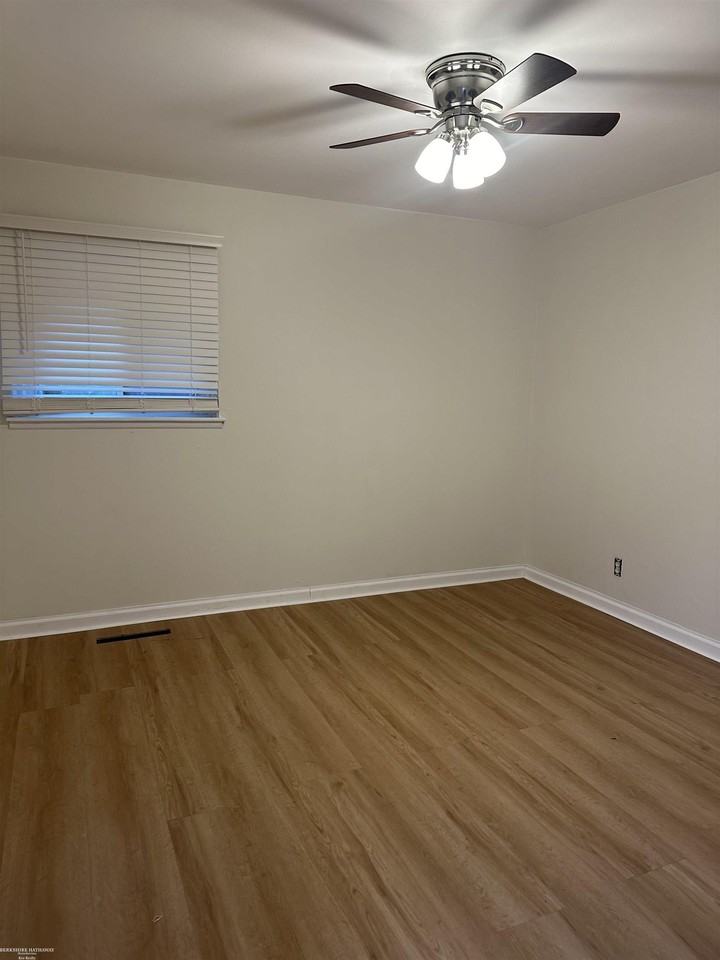 21950 Sunset Blvd - Photo 2 of 14