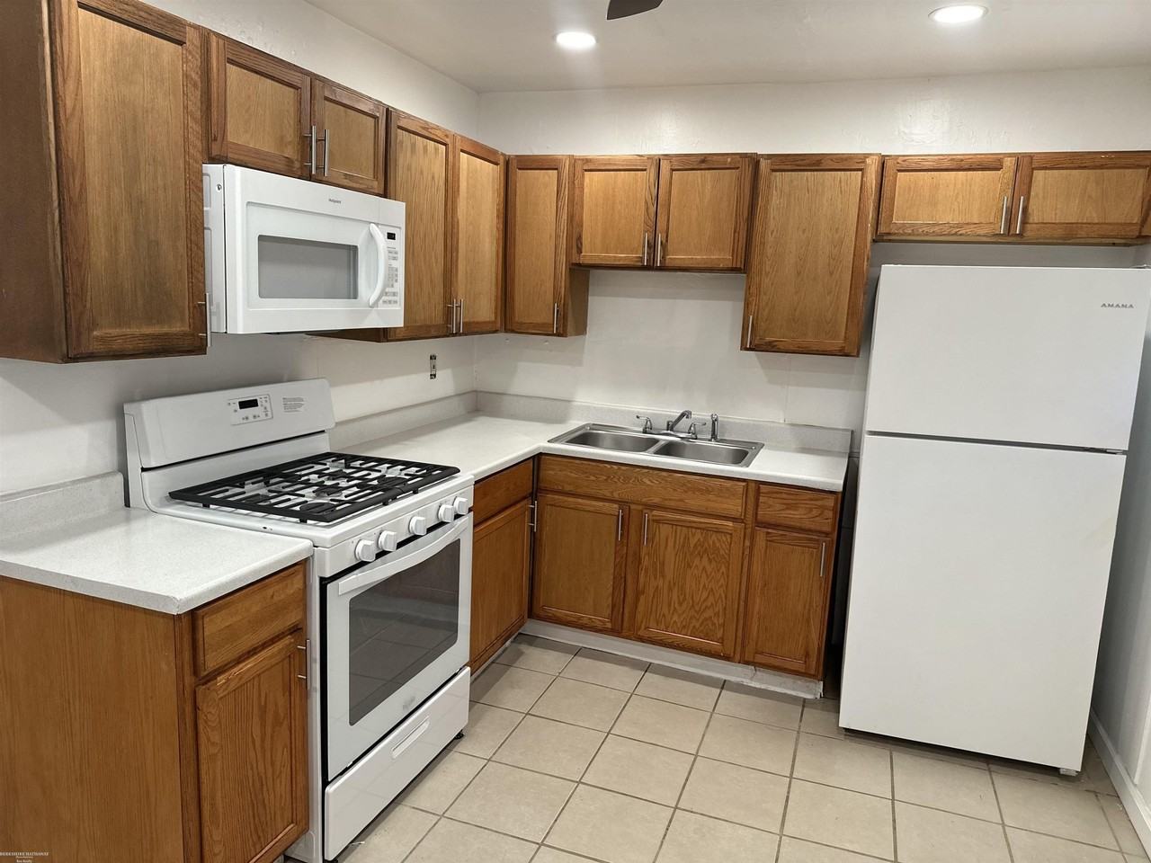 21950 Sunset Blvd - Photo 3 of 14